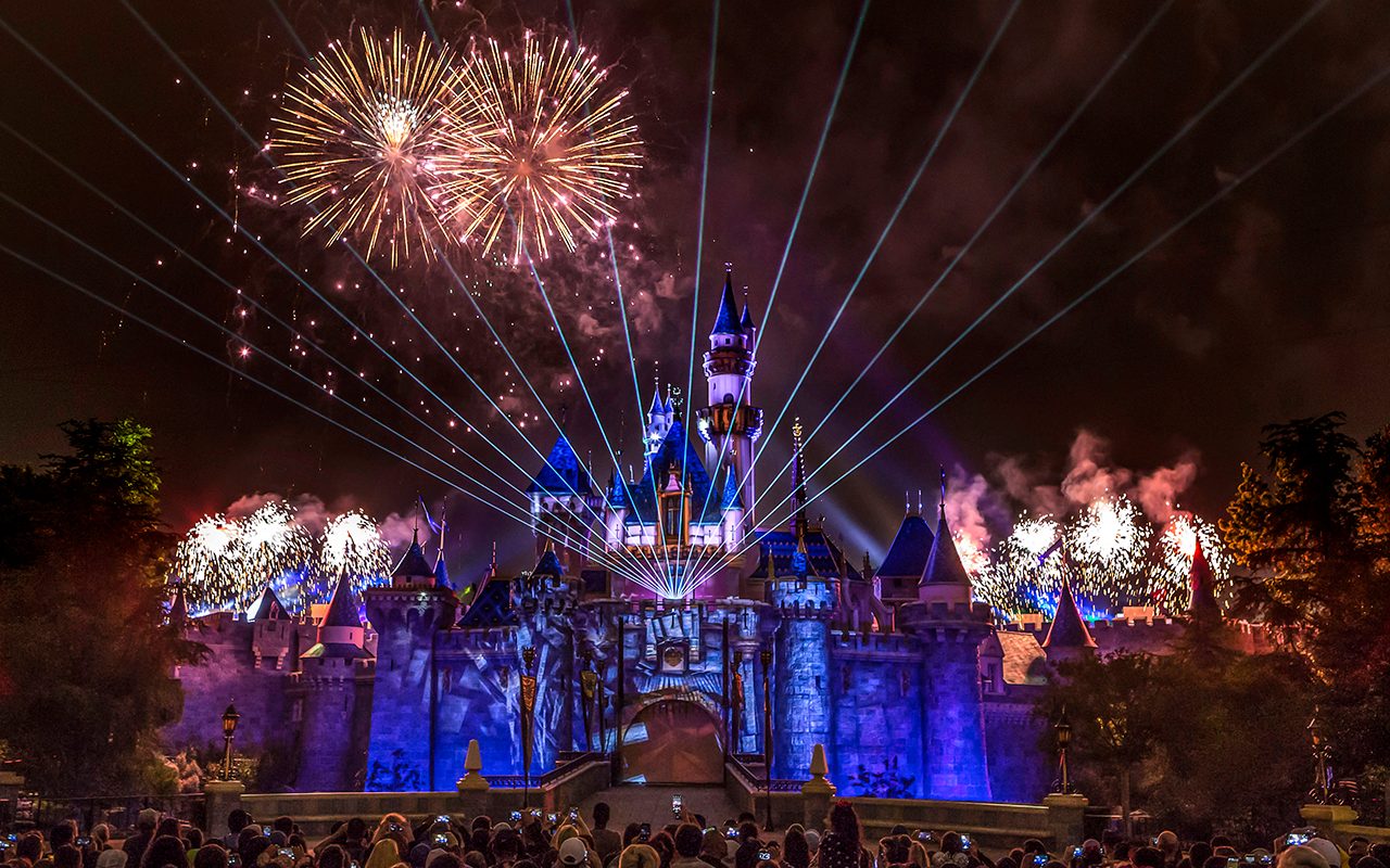 Disneyland Resort confirma retorno de shows noturnos