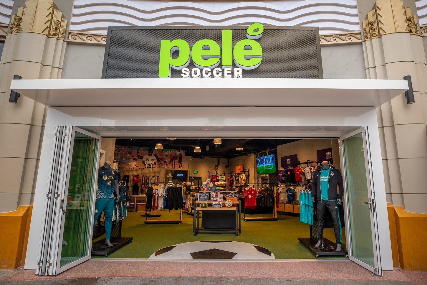 “Pelé Soccer” abre as portas no Downtown Disney District